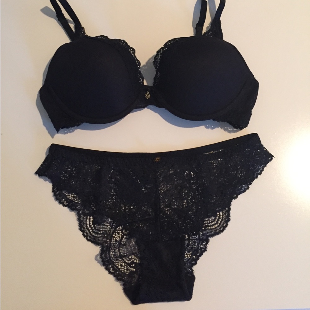 Third Love Plunge bra (32D) and underwear (XS) new