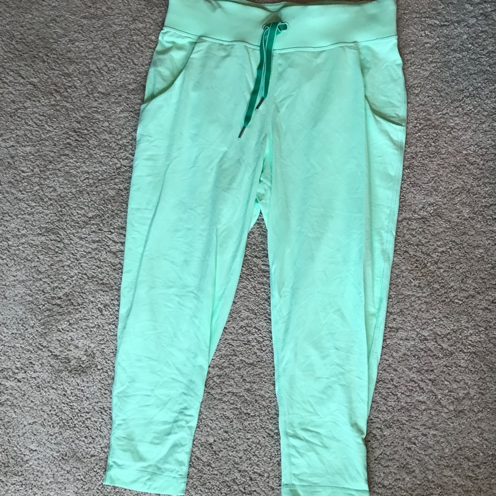 Lululemon Capri pants
