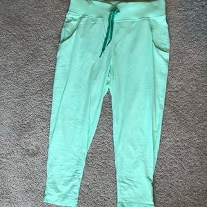 Lululemon Capri pants