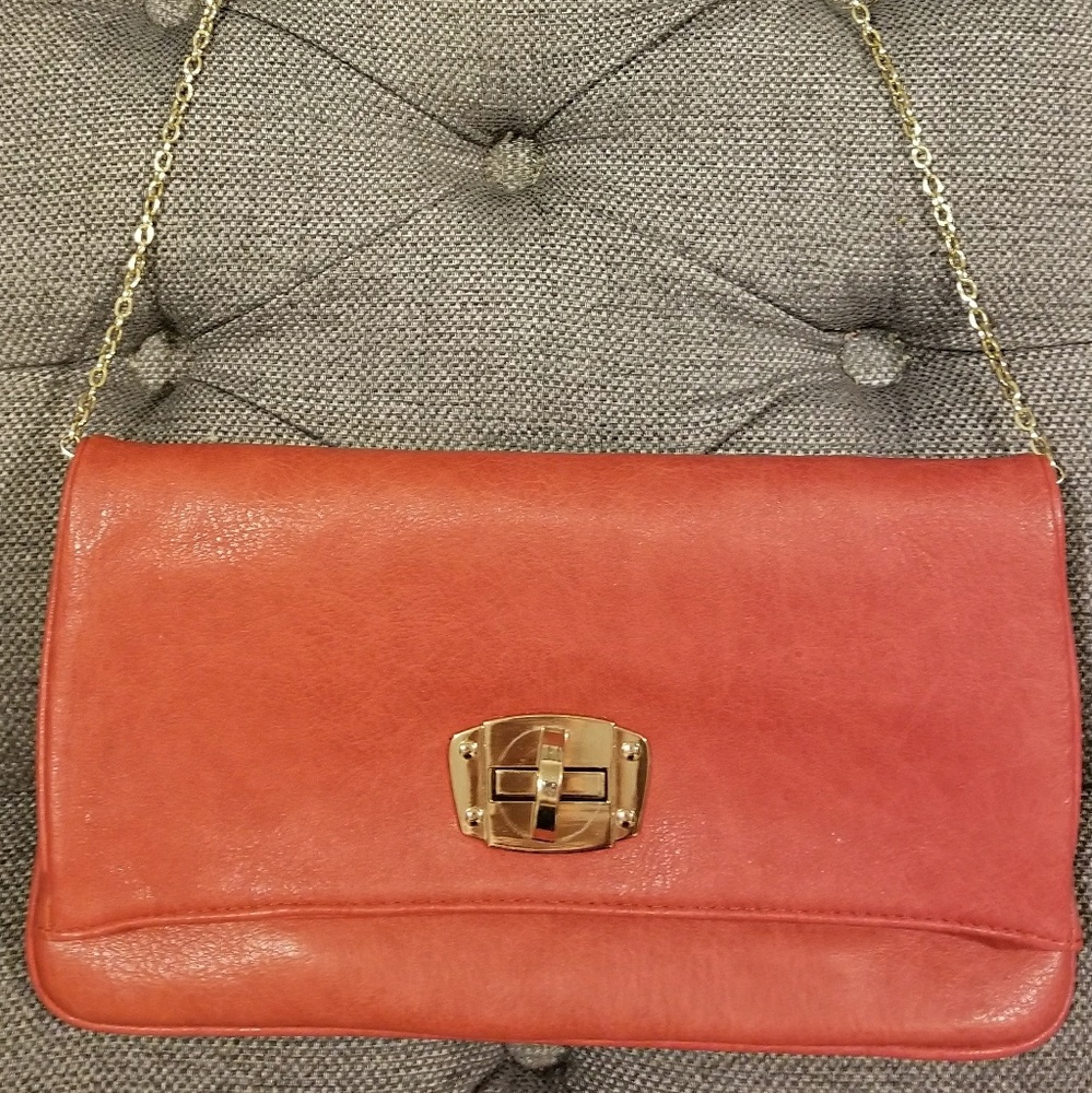 Clutch with removeable gold chain