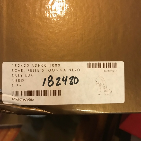 Classic Gucci black and white pumps. - Picture 2 of 3