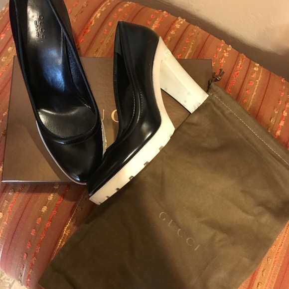 Classic Gucci black and white pumps. - Picture 3 of 3