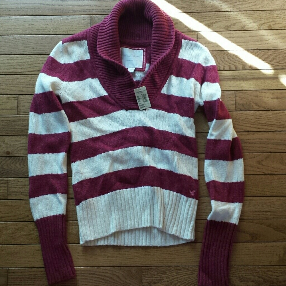 White and burgandy striped American Eagle sweater