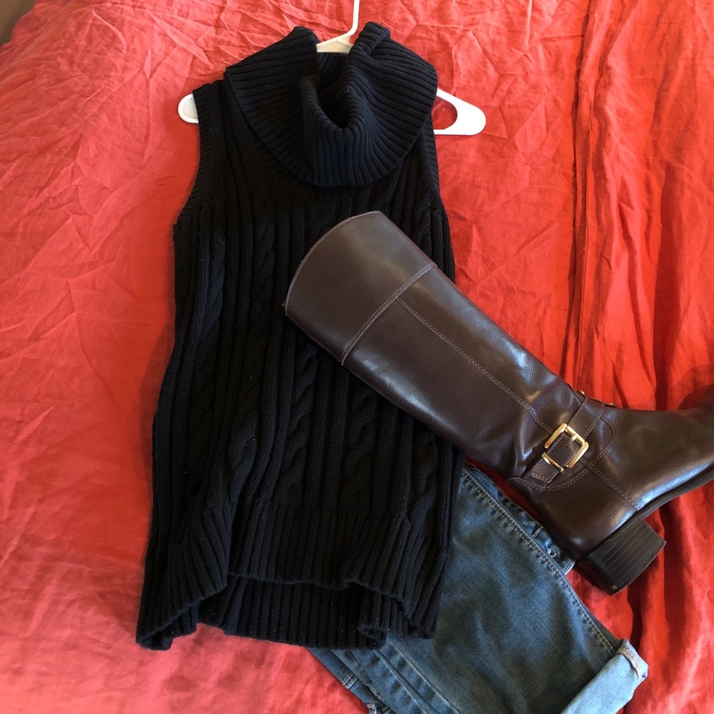 Turtleneck sleeveless sweater