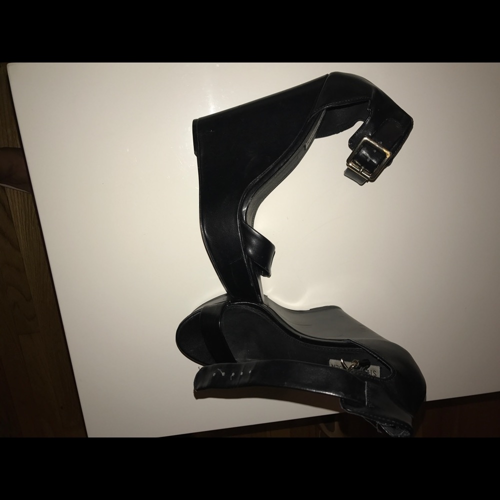 Size 9 Steve Madden wedge black