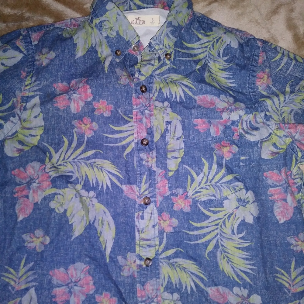 Hollister button-up floral hawaiian shirt