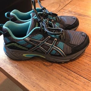 ASICS lightly worn running shoes