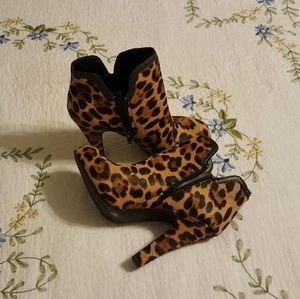 New beautiful boots,heel 4 inches high.