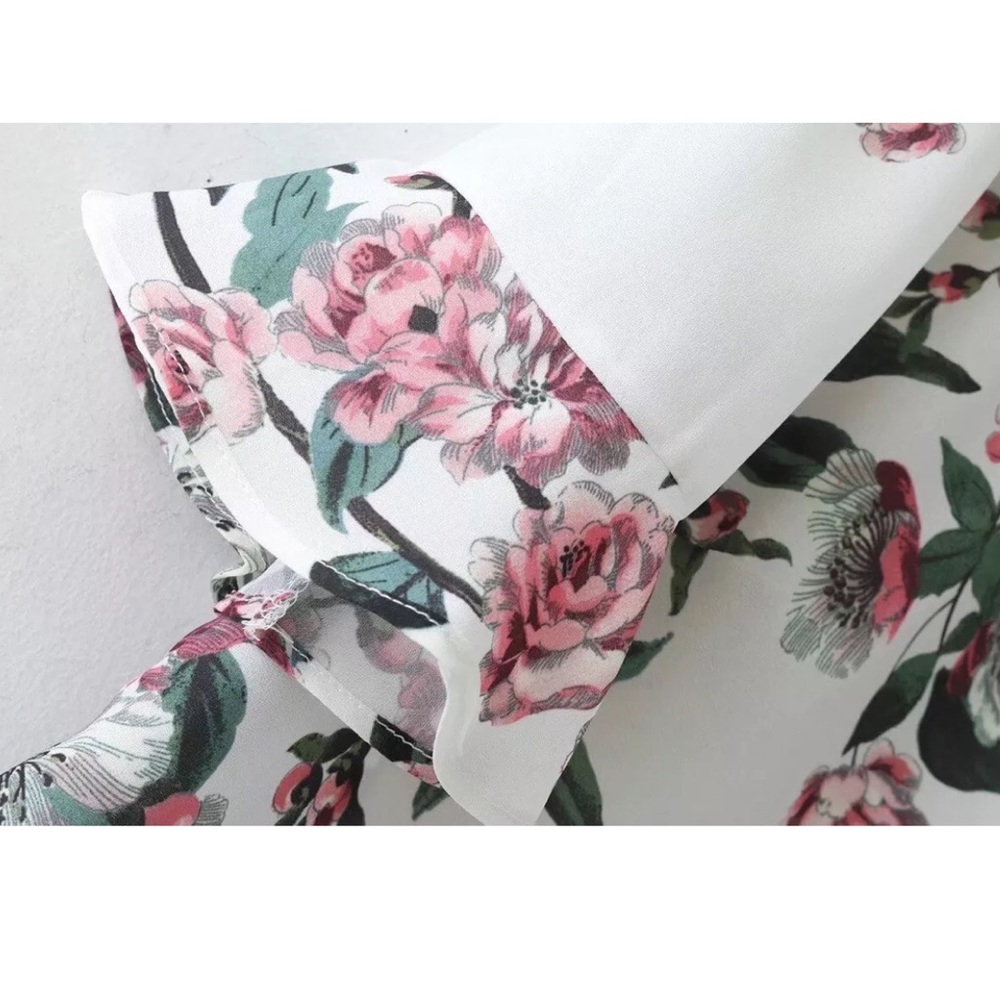 🧨Bomb Sale Ends Sunday 🧨 Delicate Spring Bloom Floral Flutter Sleeve Blouse - Picture 4 of 7