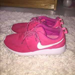 Hot Pink Nike Roshes ✨