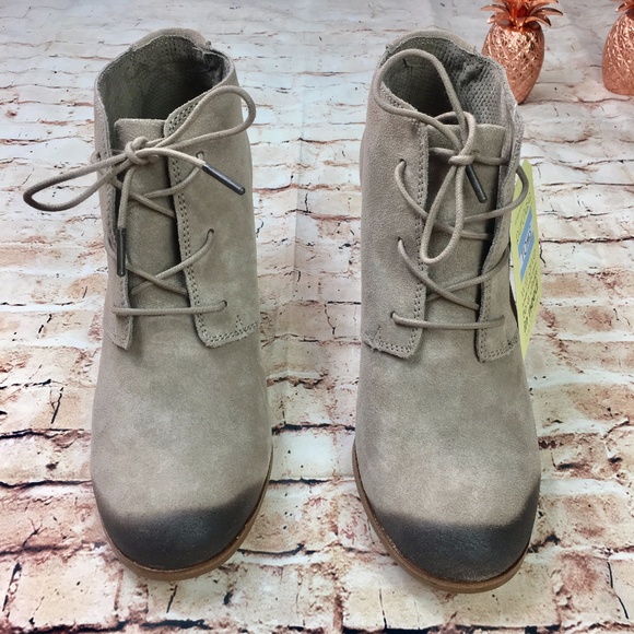 [TOMS] Lace Up Lunata Desert Taupe Suede Booties - Picture 6 of 8