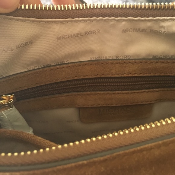 BRAND NEW SUEDE MICHAEL KORS CROSSBODY PURSE - Picture 3 of 5