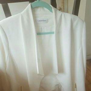 Calvin Klein offwhite flyaway blazer