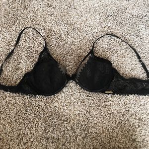 CALVIN KLEIN LIGHTLY PADDED BRA with LACE DETAILS