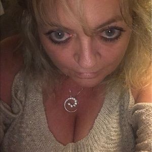 Meet your Posher, Pamela