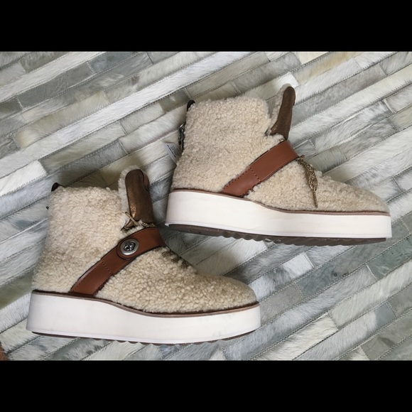 Coach hiker boot.... brand new... - Picture 3 of 8