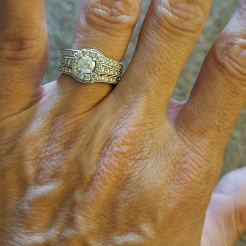 Neil lane wedding set w 1yr anniversary halo