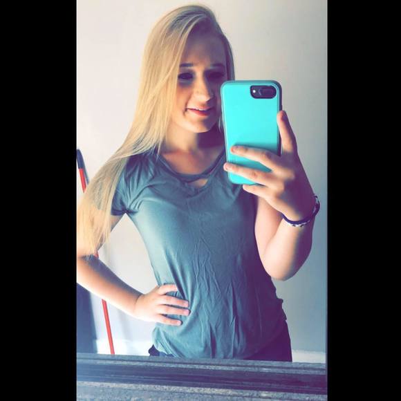 Meet your Posher, Katelyn - Picture 1 of 1