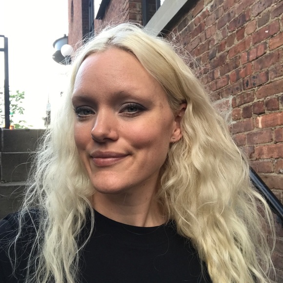 Meet your Posher, Tina - Picture 1 of 1