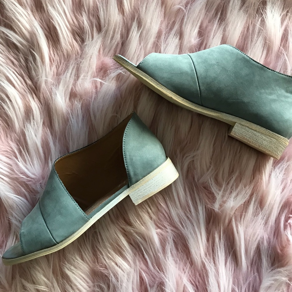 OPEN-TOED BARROW FLAT - SIZE 7