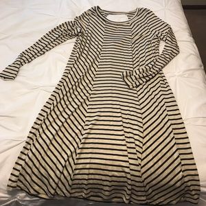 Tan and black striped flowy dress. Cute back!