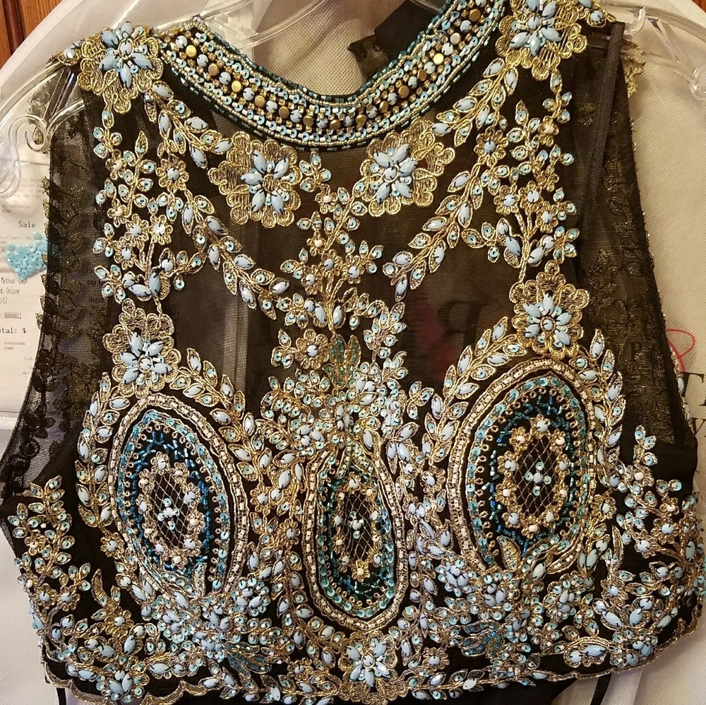 Size 4 prom dress. - Picture 2 of 3
