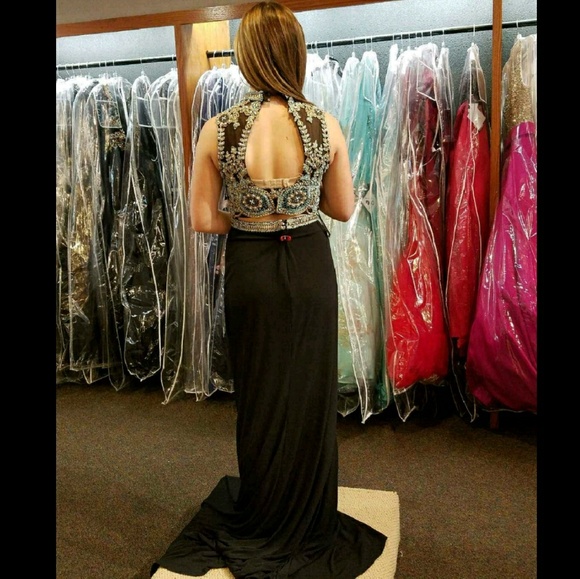 Size 4 prom dress. - Picture 3 of 3