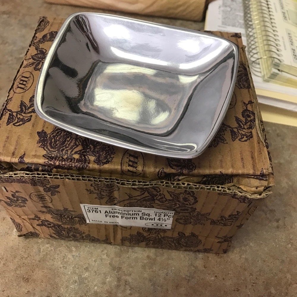 Pack of 10 bowls. 4.5"