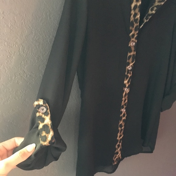 CLOSET CLOSING - Picture 2 of 3