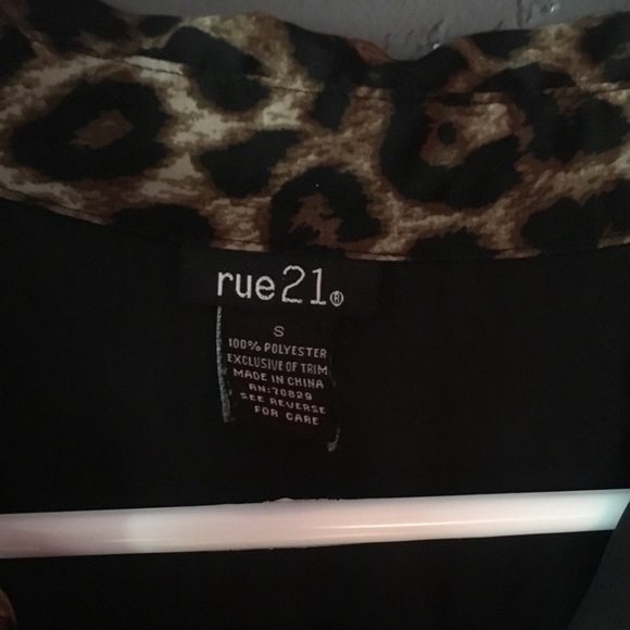 CLOSET CLOSING - Picture 3 of 3