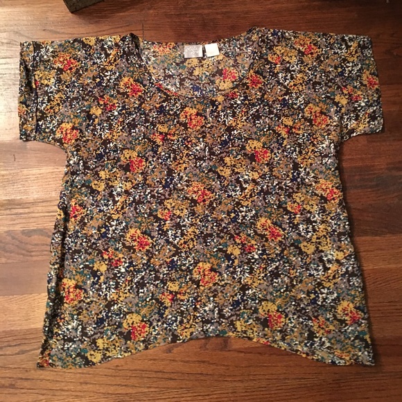 Super Cute Top - Picture 2 of 3