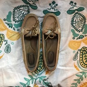 Gold sperrys