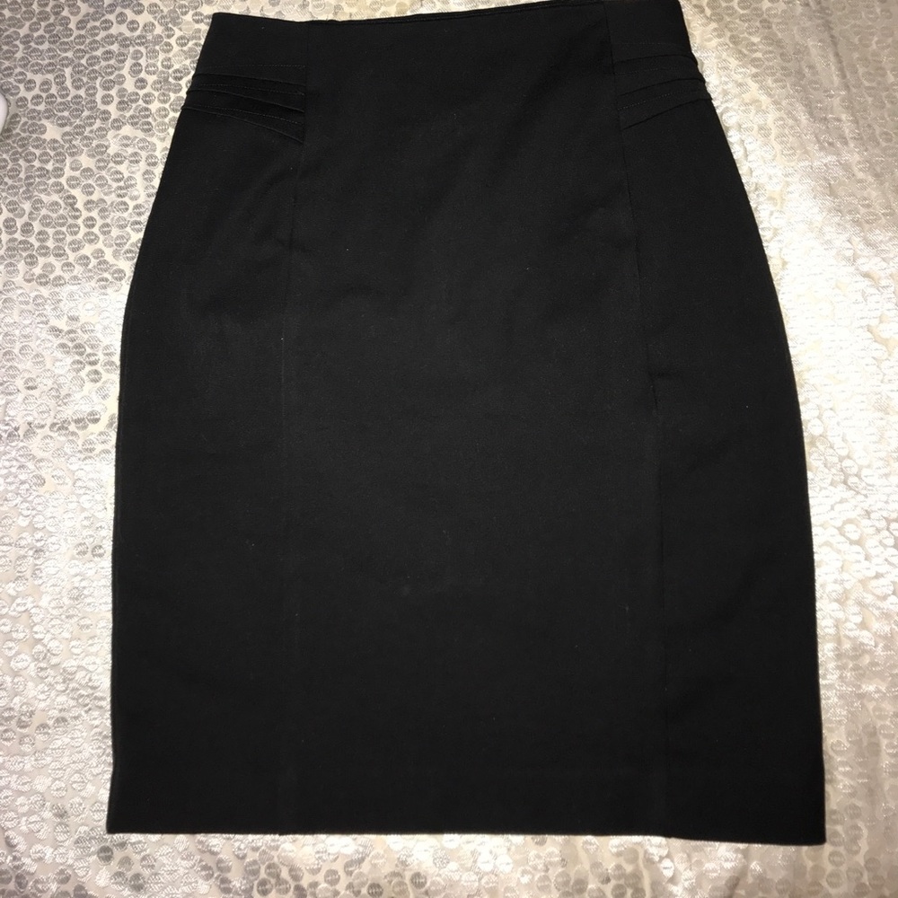 High waisted, black pencil skirt