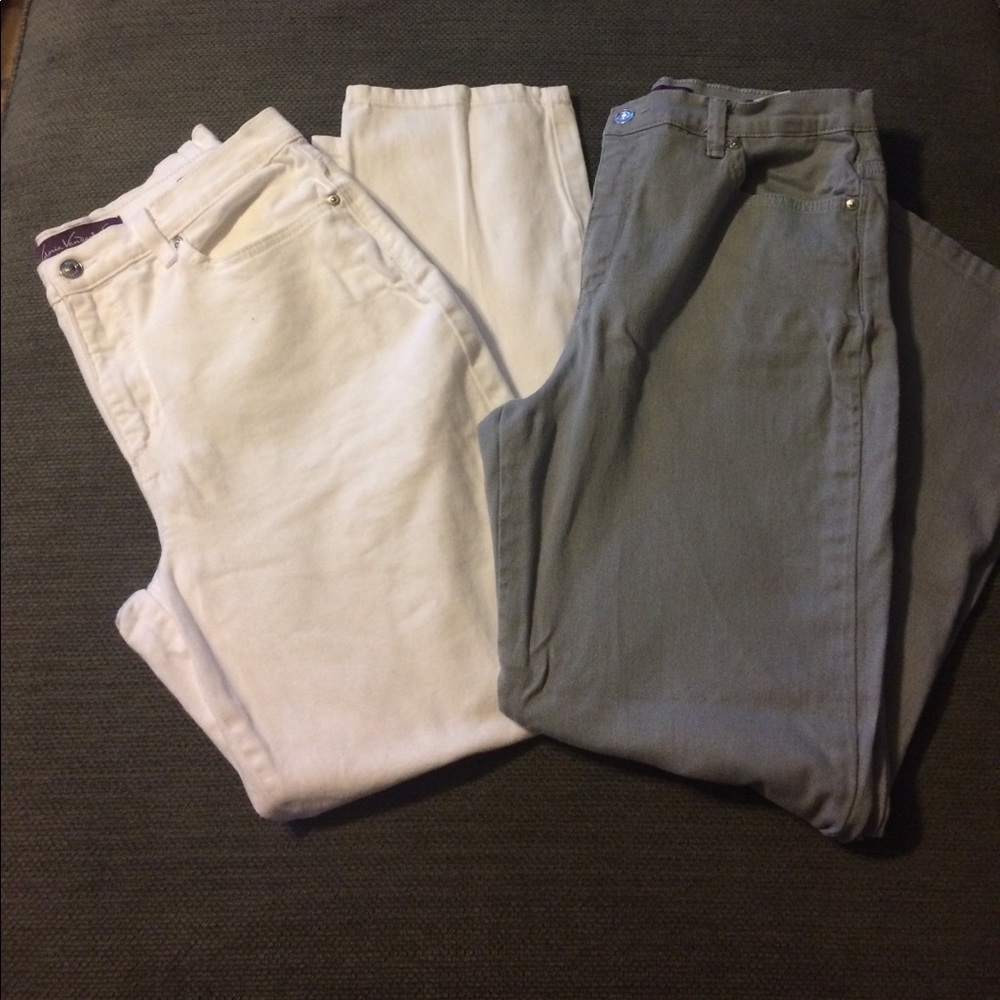 2 pair Gently worn colored jeans