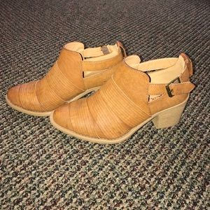 Qupid cut out ankle boots