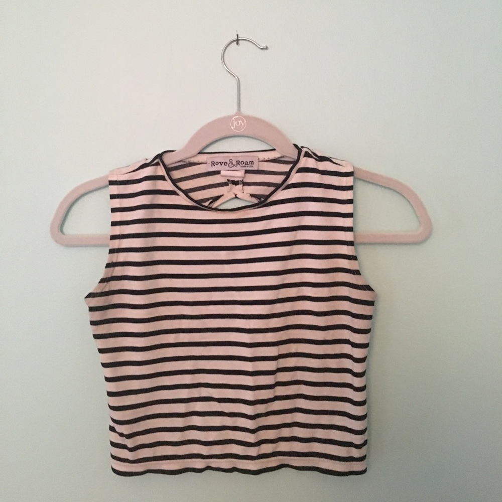 🎄MAKE AN OFFER🎄 striped crop top with cutout