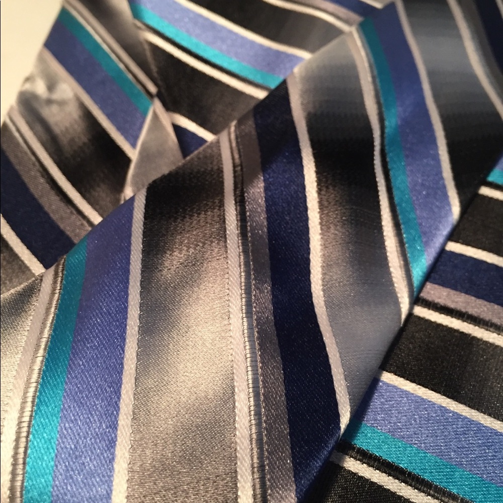 Multi color tie