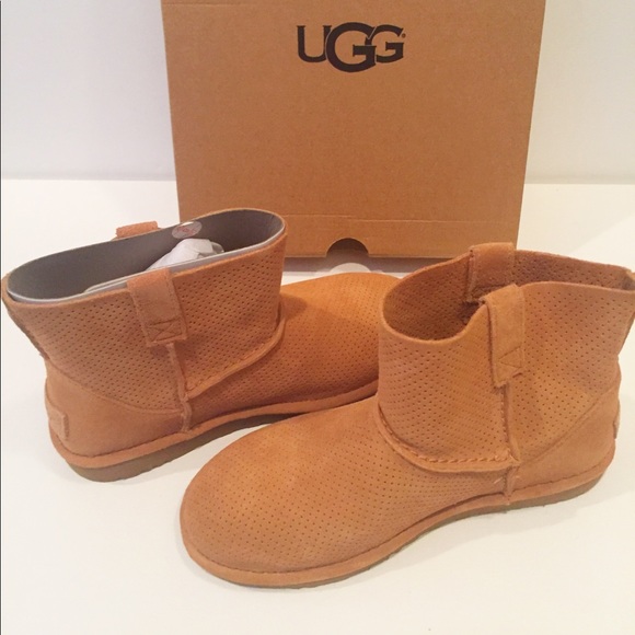 New Classic Unlined Mini Uggs Size 7 - Picture 2 of 8