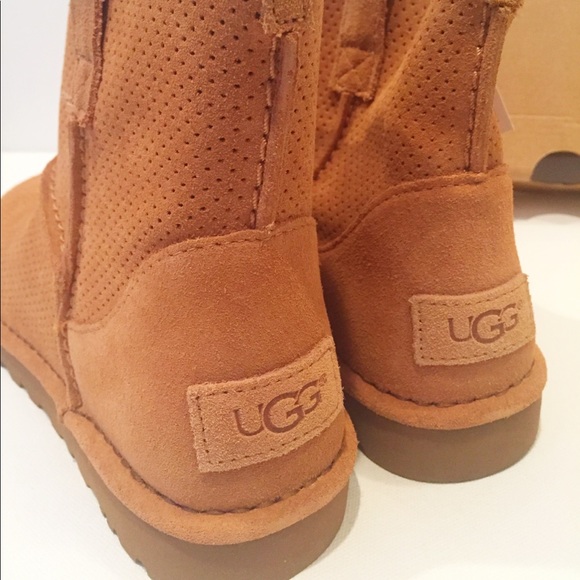 New Classic Unlined Mini Uggs Size 7 - Picture 5 of 8