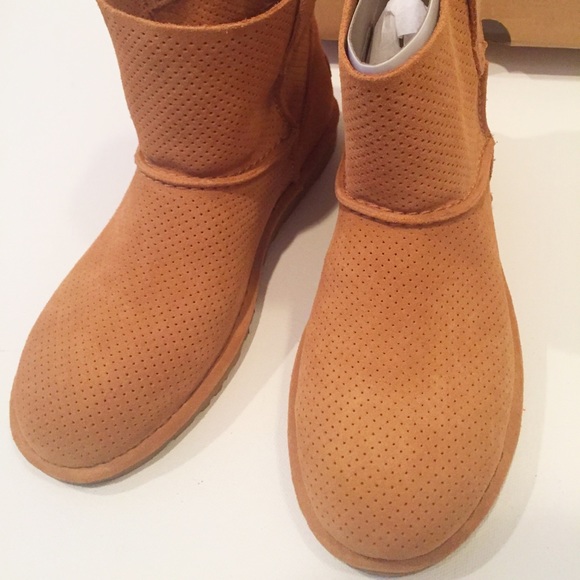 New Classic Unlined Mini Uggs Size 7 - Picture 4 of 8