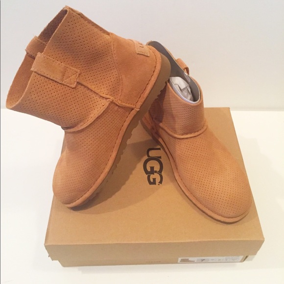 New Classic Unlined Mini Uggs Size 7 - Picture 3 of 8
