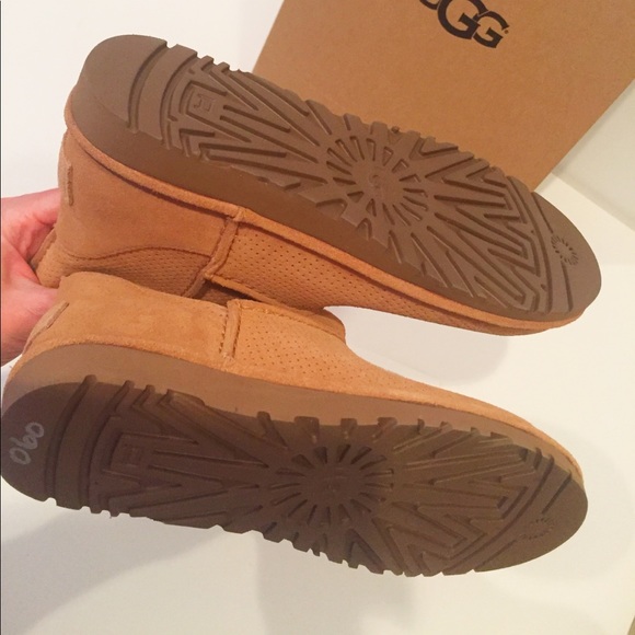 New Classic Unlined Mini Uggs Size 7 - Picture 6 of 8
