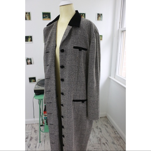 🎉SOLD🎉Tweed jacket With Velvet Trim - Picture 4 of 7