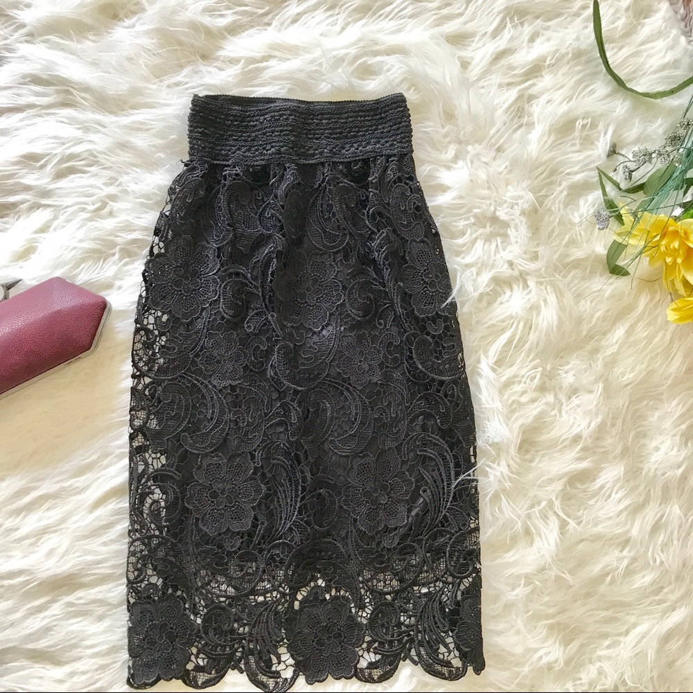 Lace skirt