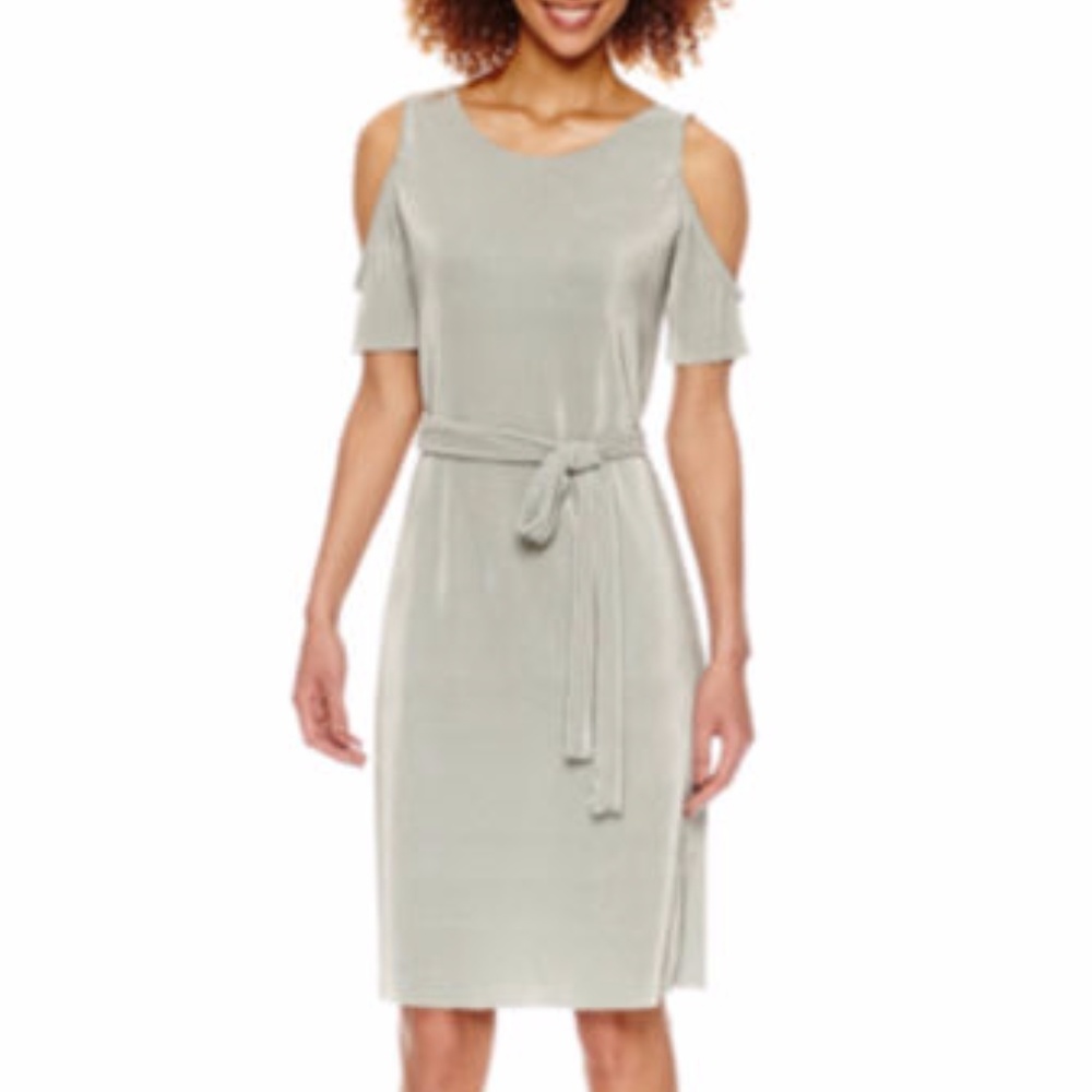 BELLE + SKY COLD SHOULDER DRESS BRAND NEW