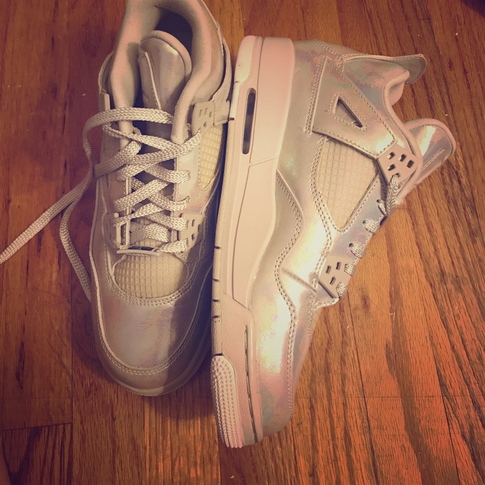 Like new Air Jordan’s 4 GS “Pearl” - size 6.5Y