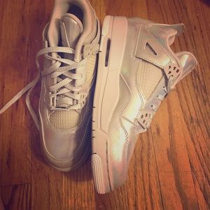 Like new Air Jordan’s 4 GS “Pearl” - size 6.5Y