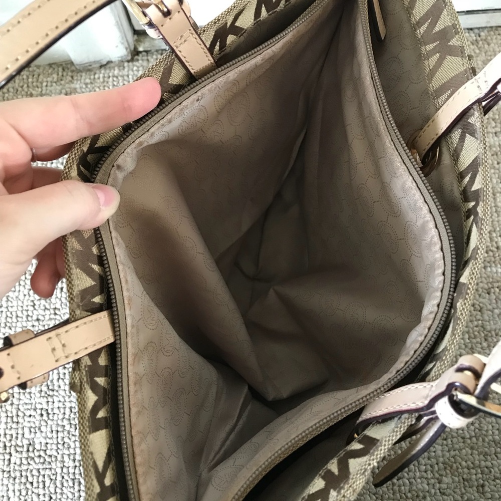 Michael Kors handbag 👜 - Picture 7 of 8
