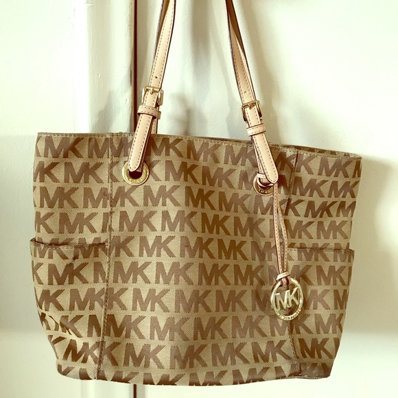 Michael Kors Handbags - Michael Kors handbag 👜