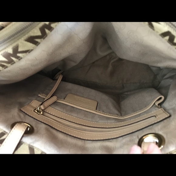 Michael Kors handbag 👜 - Picture 6 of 8